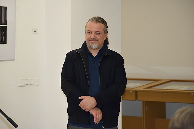 Kelemen Áron sajtófotósnak nyílt kiállítása a Kortárs Galériában