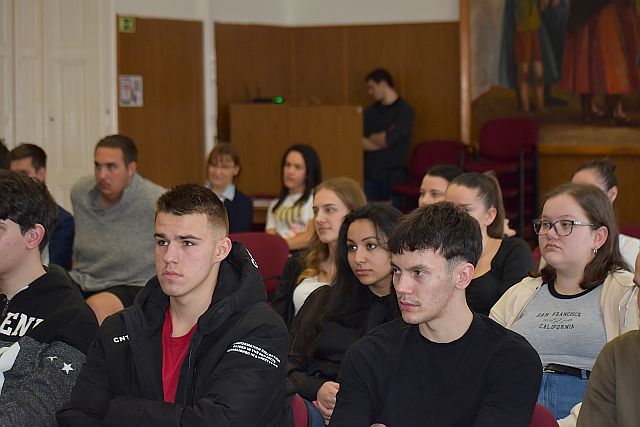 Hogyan olvassak jól? Előadás az EJF-en.