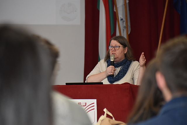 Hogyan olvassak jól? Előadás az EJF-en.