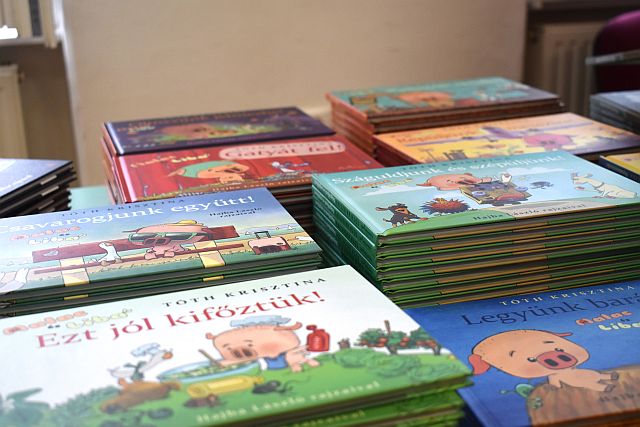 Irodalmi beszélgetés Tóth Krisztinával az EJF-en.