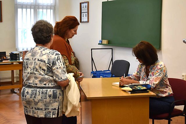 Irodalmi beszélgetés Tóth Krisztinával az EJF-en.