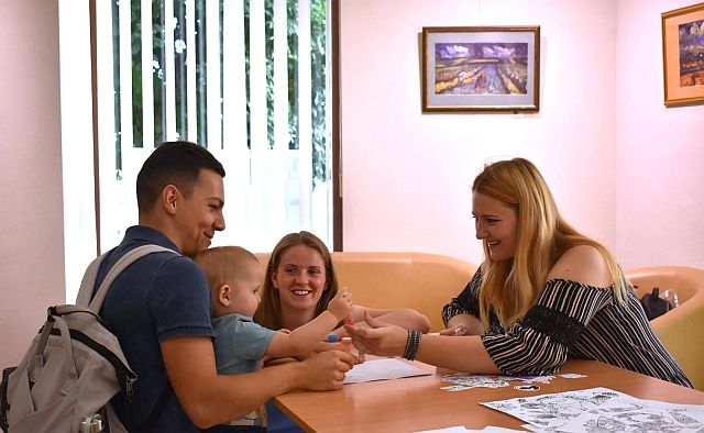 A szoptatás világnapja alkalmából szervezett városi eseményen segédkeztek hallgatóink.