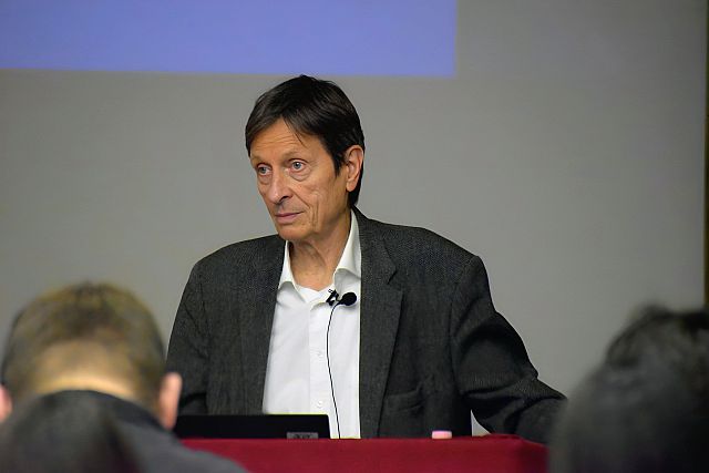 Tudományos előadás a főiskolán.