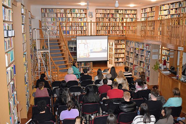 Éber Anna előadása a könyvtárban