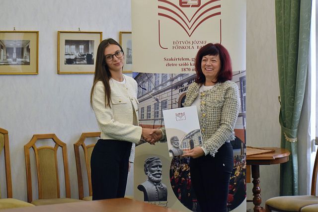 Rektori ösztöndíjasok köszöntése.