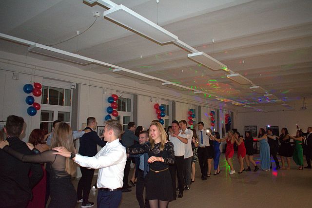 A hallgatók remekül szórakoztak a bálon.