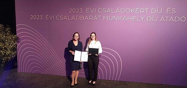 Nagy-Czirok Anita, a Pályázati Iroda vezetője és Ágfalviné Blazsanik Nóra, gazdasági és munkaügyi referens