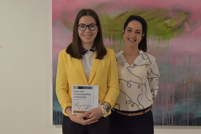 Rablánszky Gitta I. éves tanító szakos hallgató és Huszár-Samu Nóra tanárnő.