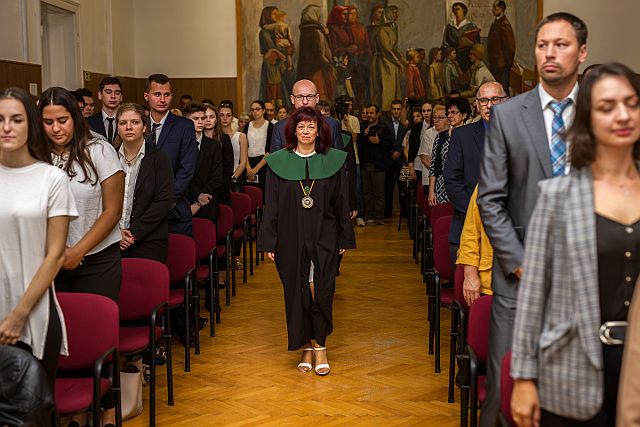 Az elnökség bevonulása.