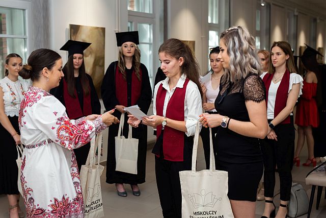 Ladányi Éva vezető megköszönte a szakkollégisták egész éves részvételét.