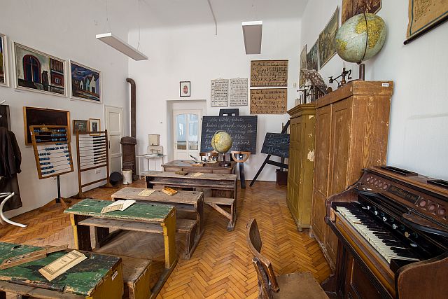 Iskolatörténeti kiállítás az EJF-en