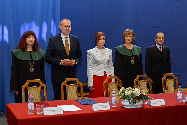 2025. évi nyári diplomaátadó ünnepség az EJF-en.