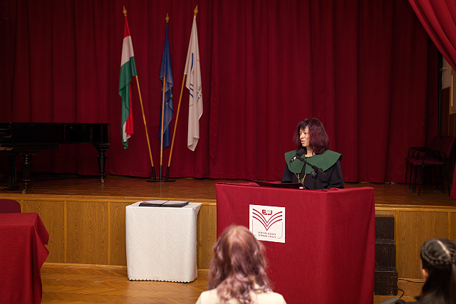 Dr. Szilágyiné dr. Szinger Ibolya rektor köszöntőbeszéde.