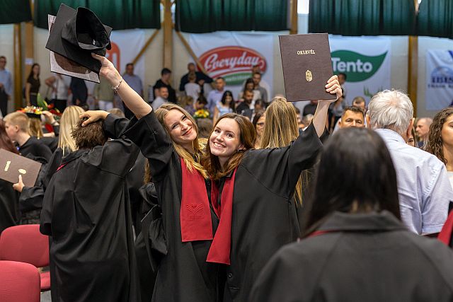 2025. évi nyári diplomaátadó ünnepség az EJF-en.