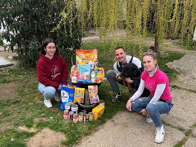 A HÖK adta át az adományokat az egyesületnek.