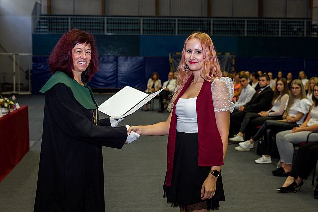 Ördög Szimonetta Nemzeti Felsőoktatási Ösztöndíjban részesült tanító szakos hallgató.