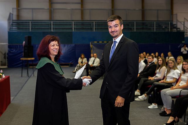 Künsztler László tanító szakos hallgató is rektori dicséretben részesült.