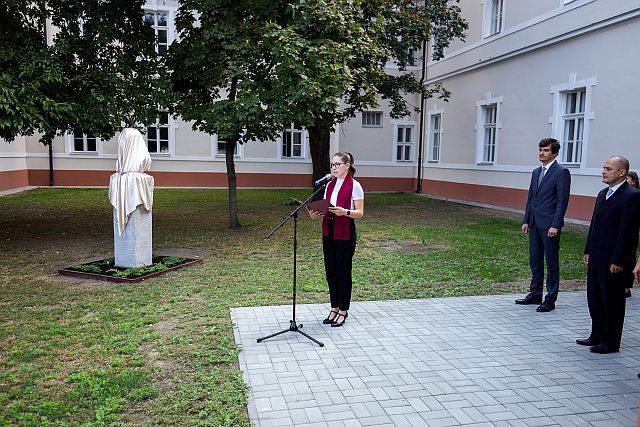 Rablánszky Gitta II. éves német nemzetiségi tanító szakos hallgató szereplése.