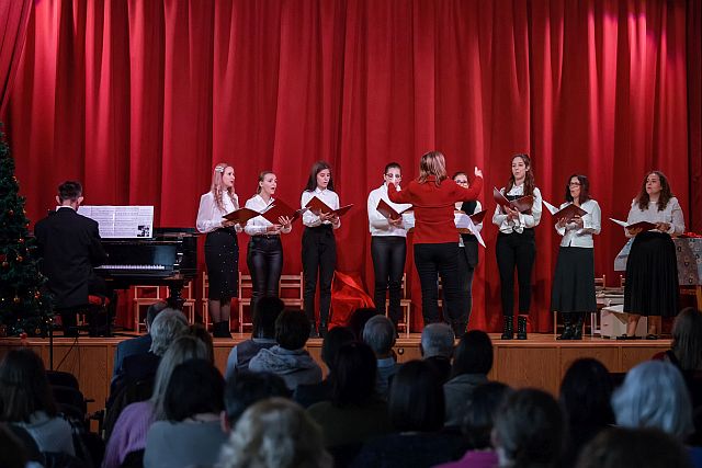 A főiskola nőikara.