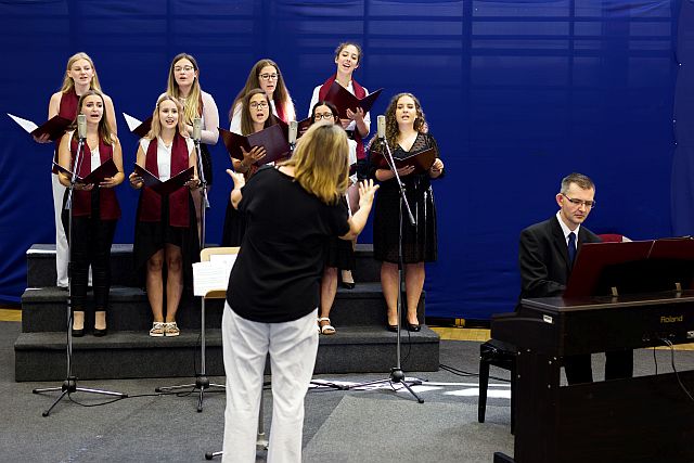 A főiskola nőikara.