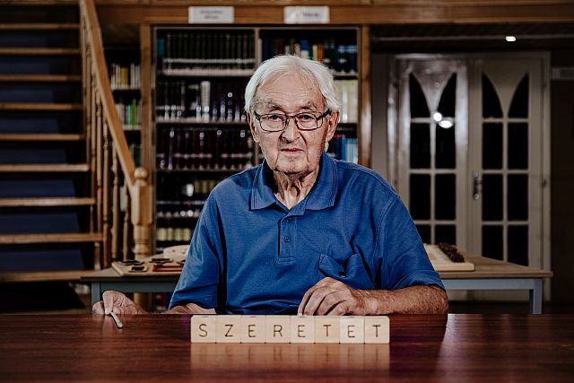 Lőrincz József játékkészítő mester a főiskolán.