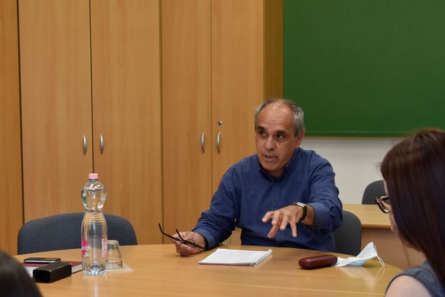 Dr. Gyurok János a PTE oktatója.