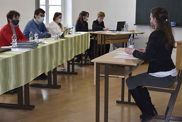 A pedagógusképző Intézet záróvizsga bizottságának tagjai feleltetés közben.