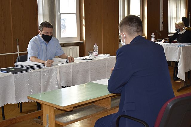 Kovács Szilárd a Gazdálkodási Intézet oktatója vizsgáztatás közben.