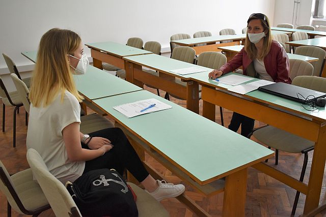 Szettele Katinka a leendő hallgatók nyelvi felkészültségét ismerte meg.