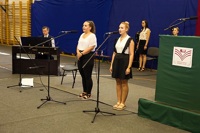 Alföldi Anna és Ördög Szimonetta II. éves tanító szakos hallgatók műsora.