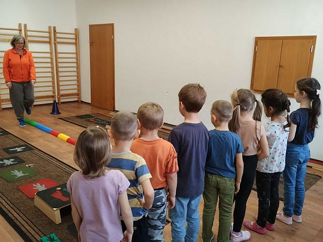 Mozgásfejlesztő foglalkozáson vettek részt a csecsemő- és kisgyermeknevelő szakos hallgatók.