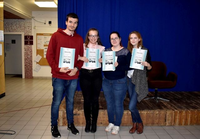 A díjazott hallgatók.