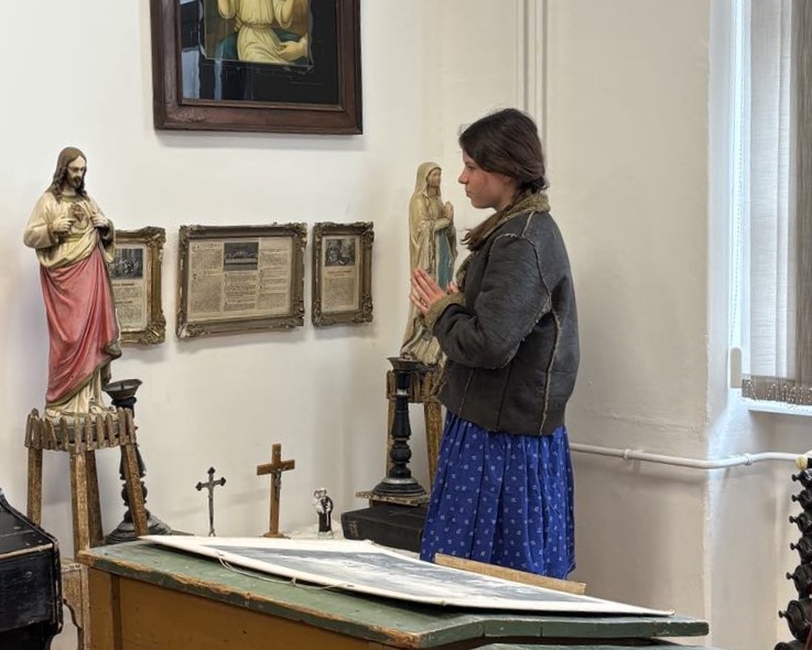 Látogatók az Iskolamúzeumban.