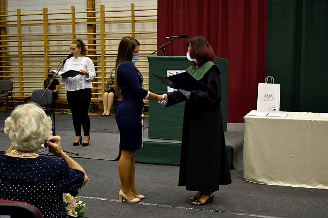 A 2020/2021-es tanévre a Nemzeti Felsőoktatási Ösztöndíjat Jánosi Zsófia tanító szakos hallgató kapta.