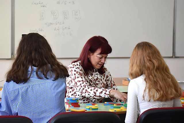 Játékos matematikaóra a főiskolán.