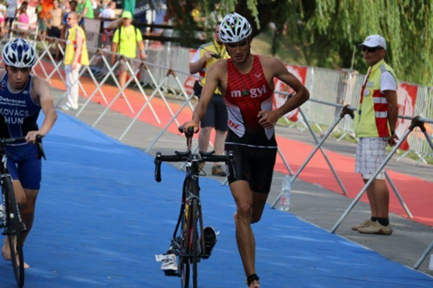 Király István biciklizés közben