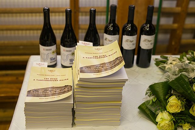 150 éves a tanítóképzés Baján című kötet.