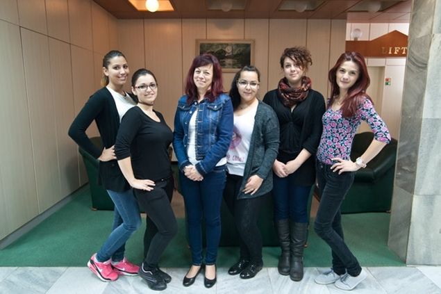 A versenyen résztvevő hallgatók és Dr. Szilágyiné dr. Szinger Ibolya felkészítő tanár