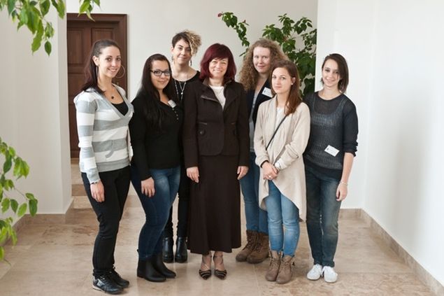 A versenyen résztvevő hallgatók és Dr. Szilágyiné dr. Szinger Ibolya felkészítő tanár