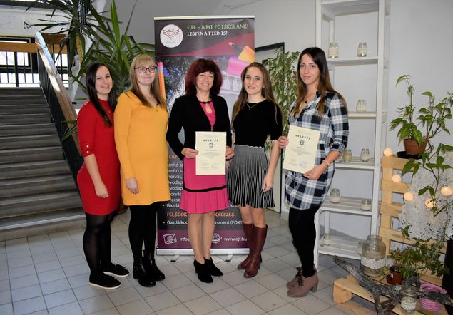 A versenyen résztvevő hallgatók és Dr. Szilágyiné dr. Szinger Ibolya felkészítő tanár