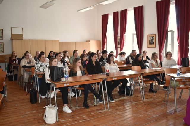 Intézményi versmondó verseny.