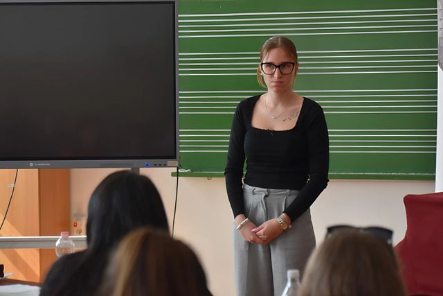 Intézményi versmondó verseny.