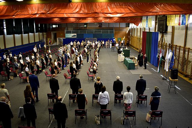 Tanévnyitó és díszdiploma átadó ünnepély a Dr. Pósta Sándor Sportcsarnokban.