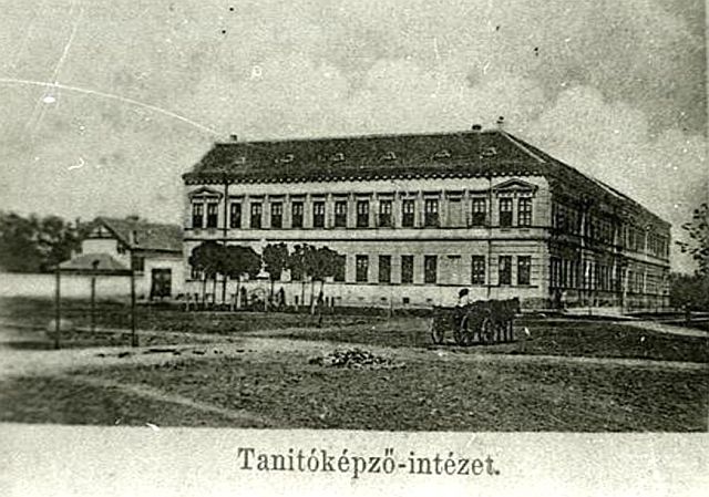Régi fotó a Tanítóképző-intézetről.