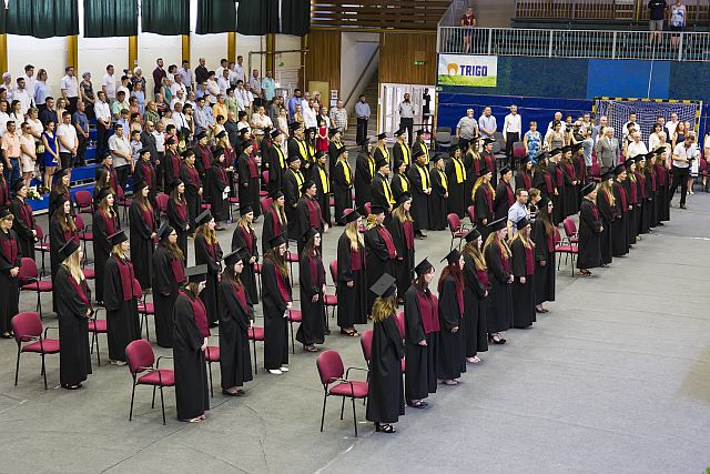 Végzett hallgatók az ünnepségen.