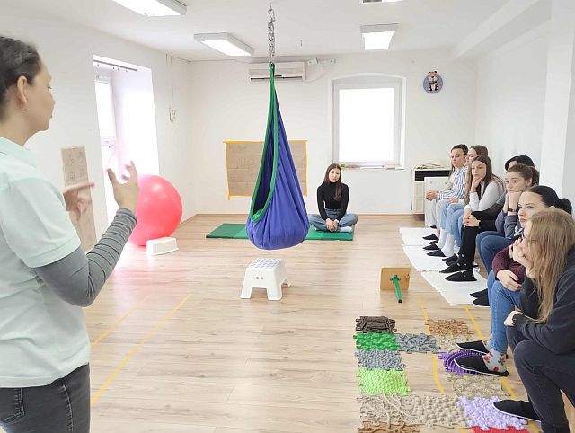 Rendhagyó órán vettek részt a csecsemő- és kisgyermeknevelő szakos hallgatók.